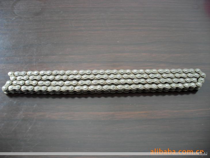 链条产品通常按组成链条的基本结构来分类。大多数链条由链板、链销、轴套等核心部件构成；为了适应不同应用场景，一些链条在链板上增设刮板、导向轴承、滚轮等结构改动，形成不同的变体。