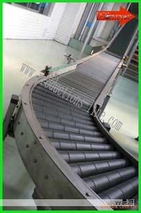 新型熟料或无熟料水泥的研发为低碳水泥带来更广阔的应用前景。传统硅酸盐水泥在生产过程中原材料的煅烧分解会产生大量二氧化碳，占比约60%；而高温煅烧所需燃料燃烧的碳排放约占整个生产过程的三分之一左右。与之相比，基于低碳熟料的体系不以硅酸钙熟料为核心，具有钙含量更低、烧成温度更低、碳排放更低等显著优势。典型的低碳水泥复合材料包括高贝利特水泥熟料、硫铝酸盐水泥熟料、Celitement水泥熟料、X-Clinker水泥熟料以及硫氢镁化合物水泥熟料等。其中，高贝利特水泥熟料在分解排放方面约为512 kg CO2/吨熟料，较传统熟料下降约4.3%；燃料燃烧排放约为251 kg CO2/吨熟料，较传统熟料下降约11.9%。