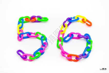 核心要点：该专利聚焦垂直循环车库的整体结构与驱动系统的协同工作，核心部件包括传动系统与停车板组件。传动系统由导轨、传动链、第一传动轮与回转支承组成，链条由若干链节首尾相连，链槽分设第一槽与第二槽，且相邻第一槽之间布设第二槽。第一传动轮设有轮体和沿周向分布的多组第一轮齿，回转支承与第一轮齿间距设定，回转支承上安装有第二传动轮。传动链在第一轮齿与第二轮之间绕设，连接板与链节相连，停车板组件通过铰接方式与连接板相连。通过上述结构实现传动系统的整体稳定性和可靠性提升，达到高效、稳定、安全的车辆存取功能，具有较高的空间利用率、较低的故障率与较低的维护成本。