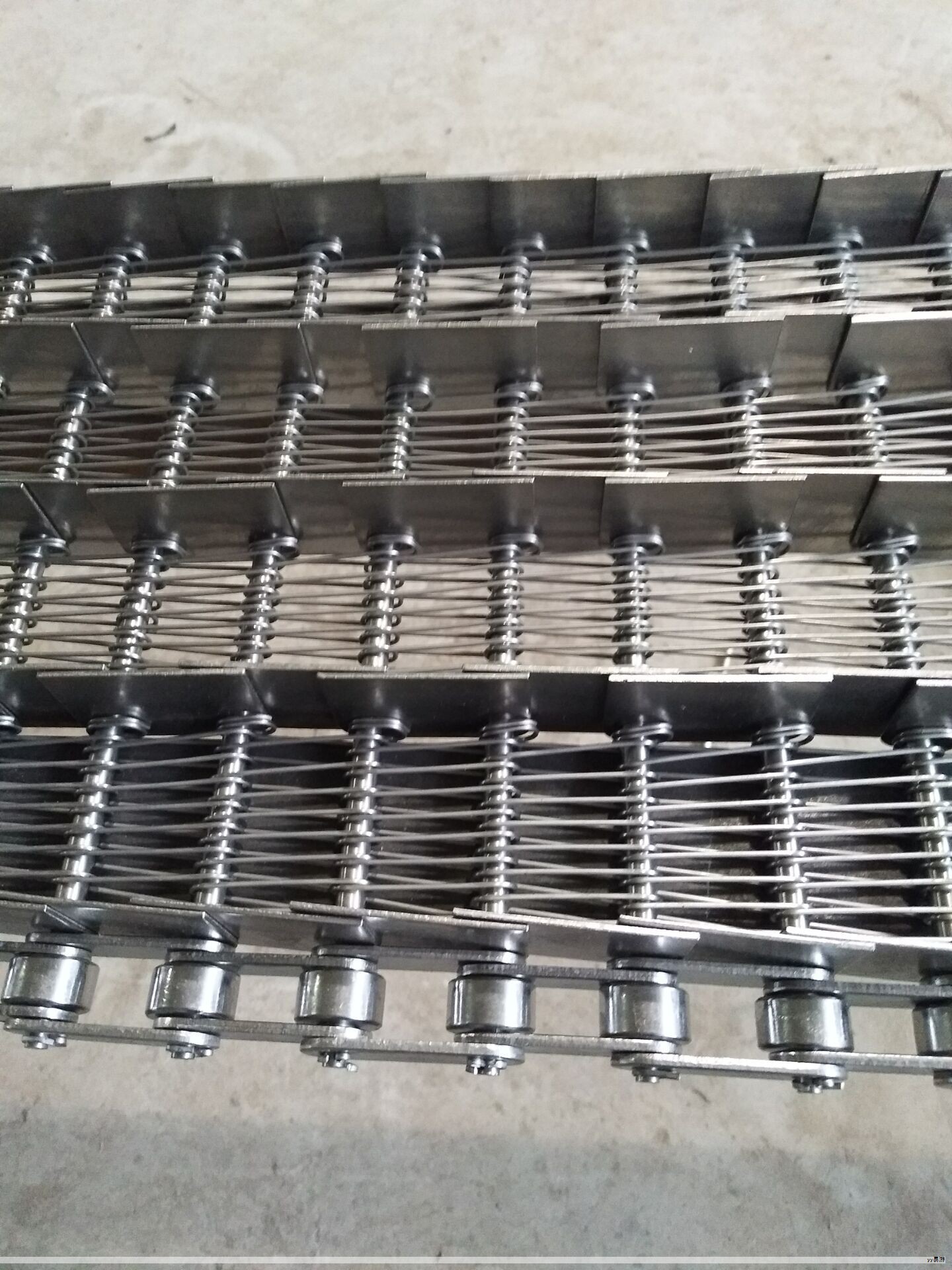 供应链管理在工程顺利实施中具有决定性作用，传统以招投标为基础的分包模式往往存在供货延误、质量风险与合规挑战。为提升分包商资格、提升透明度与实现端到端追溯，多个初创平台正在推动采购、物流和现场管理的数字化升级。