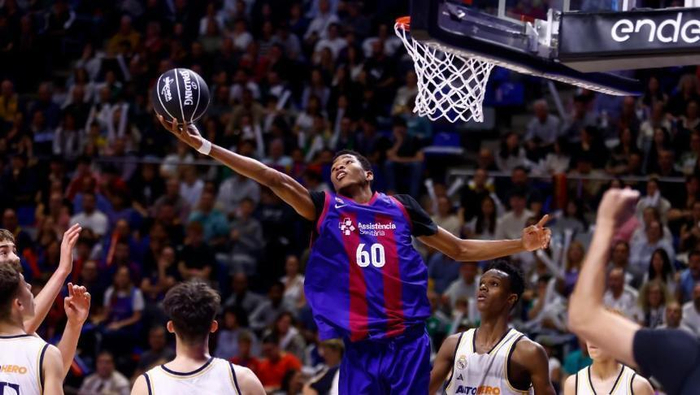 14岁巴萨新星达博内：文班亚马与字母哥的合体？