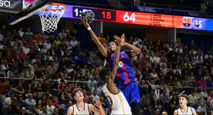 14岁巴萨新星达博内：文班亚马与字母哥的合体？