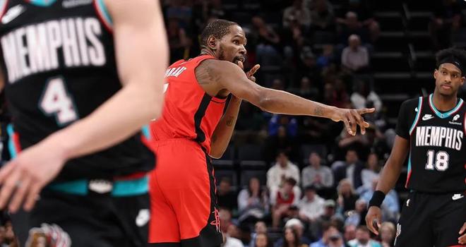 火箭客场狂胜鹈鹕32分 伊森爆发助队登顶西部第