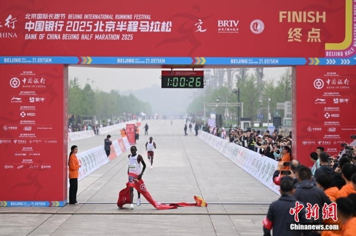 肯尼亚双星问鼎2025北京半程马拉松 女子组纪录刷