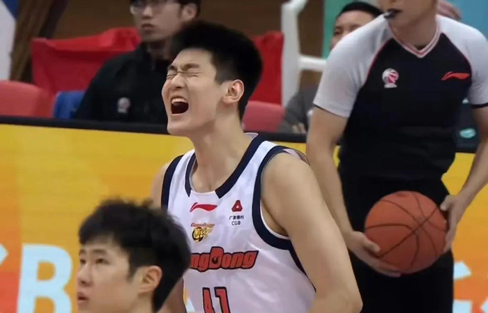 广东男篮双外援伤退 王洪泽麦考尔力挽狂澜逆转