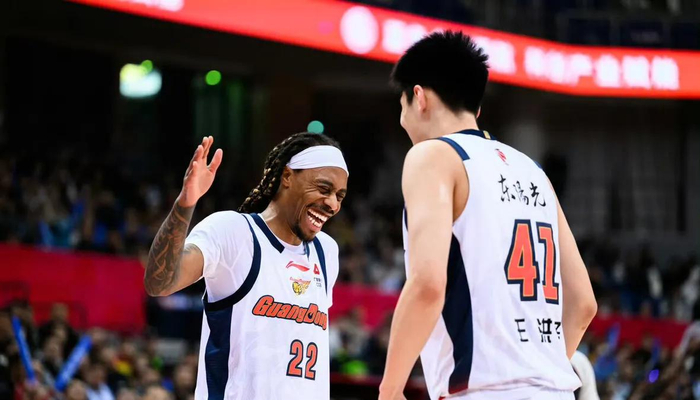 广东男篮双外援伤退 王洪泽麦考尔力挽狂澜逆转