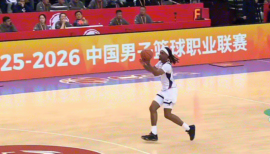 广东男篮双外援伤退 王洪泽麦考尔力挽狂澜逆转