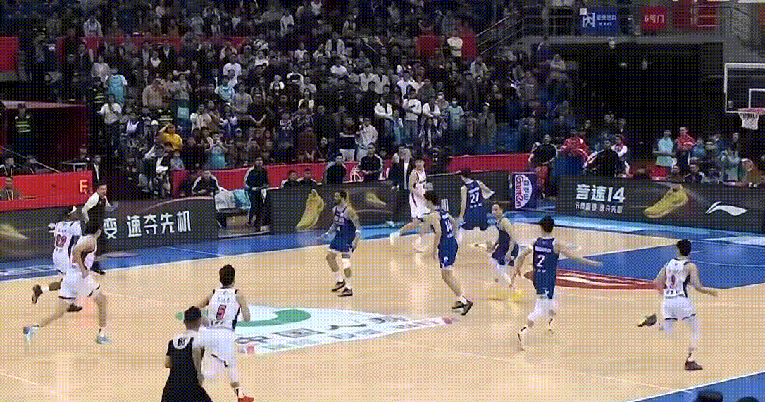 广东男篮双外援伤退 王洪泽麦考尔力挽狂澜逆转