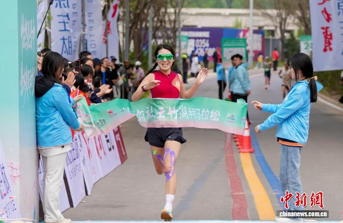 3000跑者共赴云竹湖半程马拉松 体育+文旅融合打